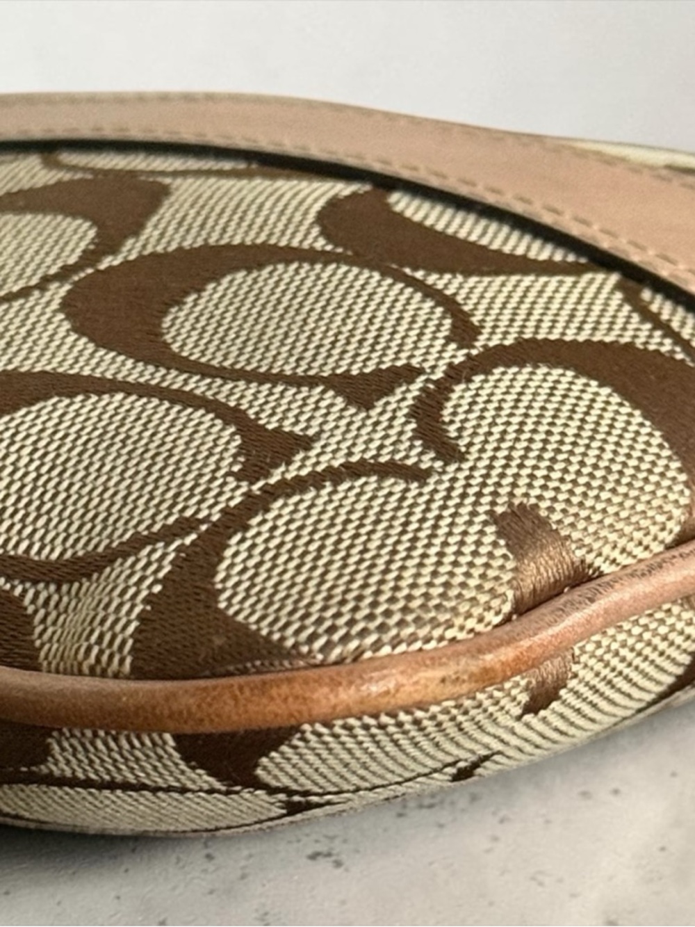 Authentic Coach Signature Canvas Crossbody Bag in Khaki/Tan - Picture 6 of 12